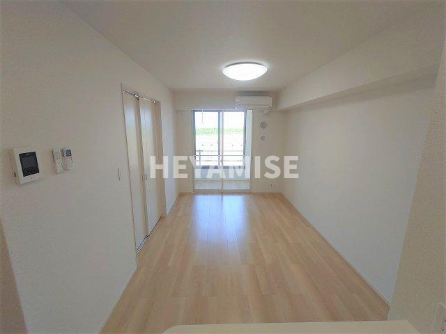 ロードサイド高来の居間・リビング|※室内画像は別号室のもの