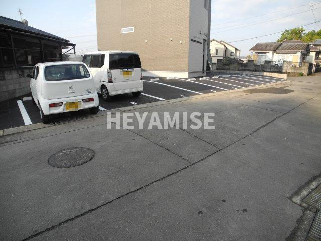 MODERN PALAZZO 堂崎Liebeの駐車場