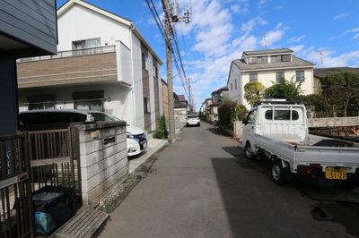 【外観】 | 【Heartfull Town】小平小川町５期 | 嬉しい設備仕様：　浴室乾燥機、TVモニタ付きインターホン、浄水器、シャワー付き洗面化粧台など
　キッチン脇にはゴミ出しや採光にも便利な勝手口付きです♪