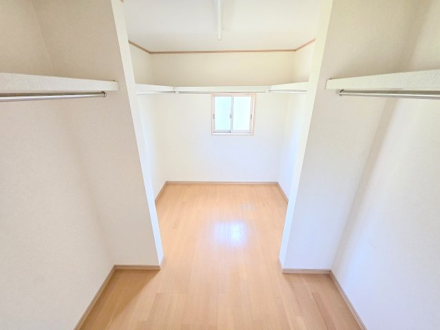 毛呂山町目白台2丁目　平成19年築中古戸建の収納|ウォークインクローゼット