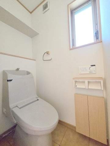 毛呂山町目白台2丁目　平成19年築中古戸建のトイレ