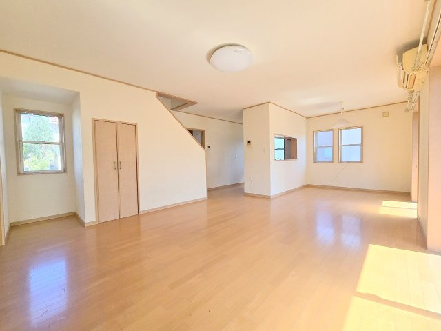 毛呂山町目白台2丁目　平成19年築中古戸建の居間・リビング