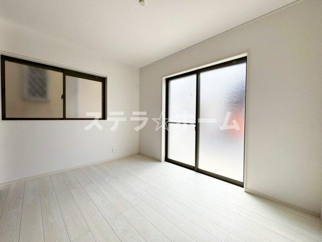 原町4 中古戸建の洋室|明るい洋室です