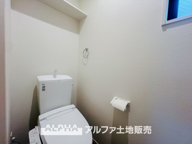 ~青梅新町~Newly built houseのトイレ|【Warm water flush toilet】
◆温水洗浄便座付きトイレ◆お掃除も楽々。快適に過ごすためには今や欠かせない設備の一つです。壁掛けリモコンで使いやすくいつでも清潔に保てます。