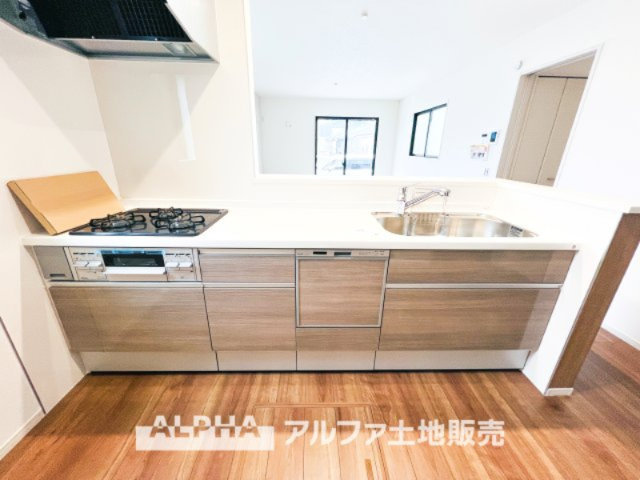 ~青梅新町~Newly built houseの庭|【Life without end】
◆キッチンからは家族◆の様子が見ることができ、いつでも安心して料理ができる。そして、効率よく家事を進めるために必須な食洗器が家族との大切な時間を生む。