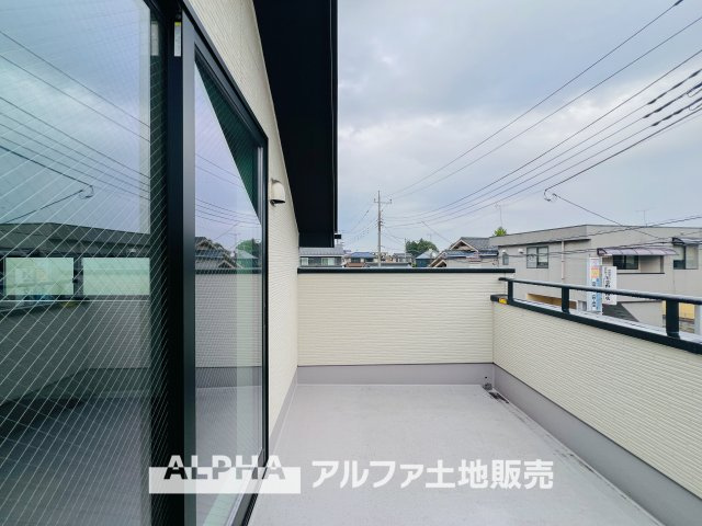 ~青梅新町~Newly built houseのバルコニー|【outward appearance】
◆バルコニー◆家から望む空はブルースカイ。隔てるものは何もなく、そこにあるのは青い空と白い雲の景色がこの街の彩りを演出している。
