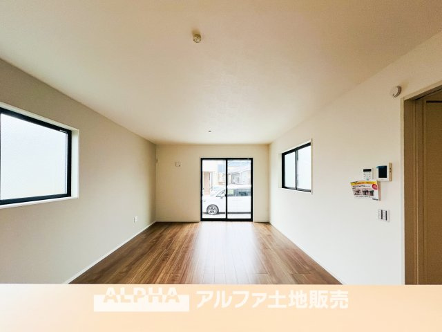 ~青梅新町~Newly built houseの居間・リビング|【Living room】
◆時を忘れる場所◆ここにはみんなが集い、食事と楽しい会話が始まる。話に夢中になりすぎて、ついつい時を忘れ夜半過ぎになってしまう。そんな束の間の幸せを感じさせてくれる場所。