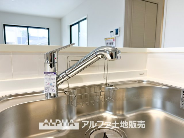 ~青梅新町~Newly built houseのキッチン|【Water cleaner】
◆浄水器◆蛇口から流れ出すお水はクリーンでいつも楽しめます。また浄水器内臓シャワー混合栓なので場所取らずのスッキリとしたスタイルです。