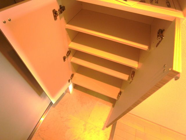 プロシード神戸元町の玄関