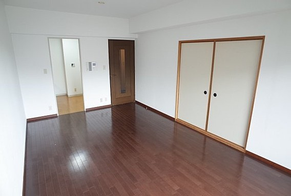 シュネルパークレジデンスの居間・リビング