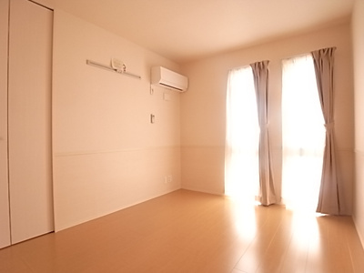 【洋室】 | プルミエールⅡ | 広々とした洋室です