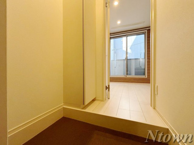 【玄関】 | Grandtic Ban | 収納もある玄関です