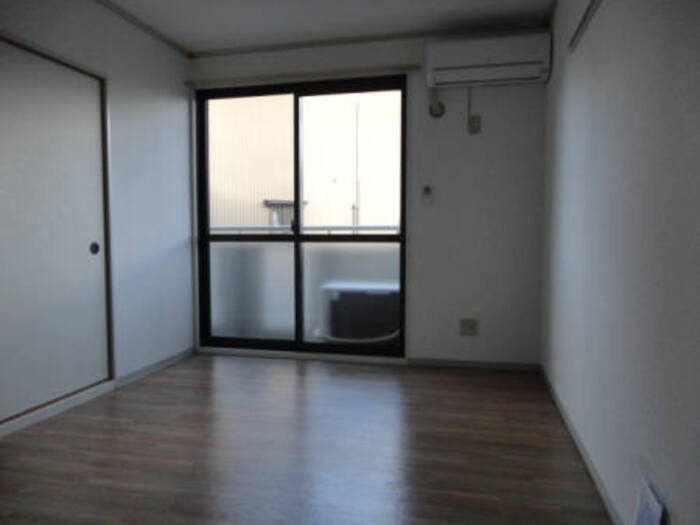 メゾンフレンド Ａのエントランス|南洋間