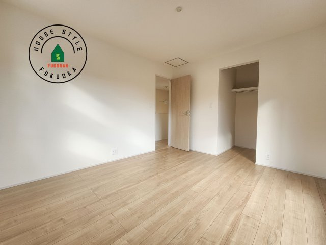 福岡市南区柏原1丁目第1-1棟（1号棟）の内観：施工例|主寝室には収納力に優れたクローゼットがありますので、お部屋もすっきり片付きます。