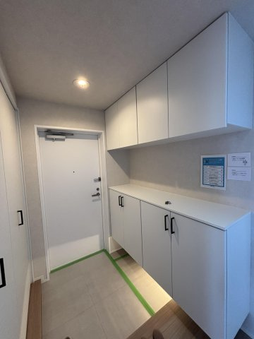 【玄関】 | ネクサス香椎セントラルガーデン・イーストサイド、2号棟 | 収納力に優れた玄関でいつでも片付いた状態でお客様を迎えられます