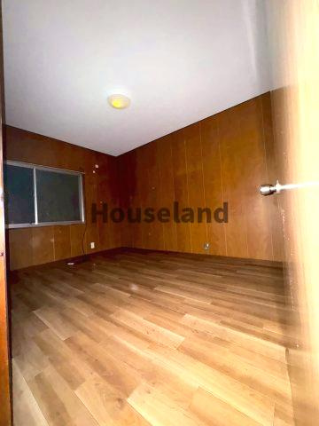 市小路戸建の洋室