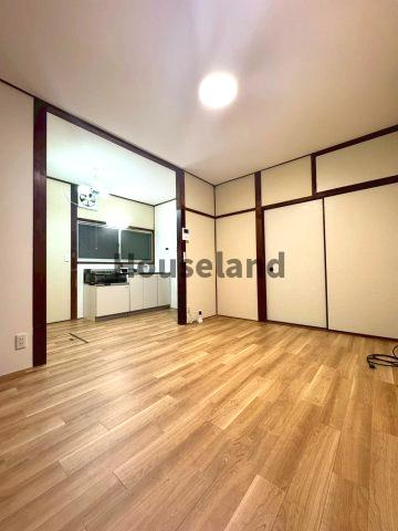 市小路戸建の居間・リビング