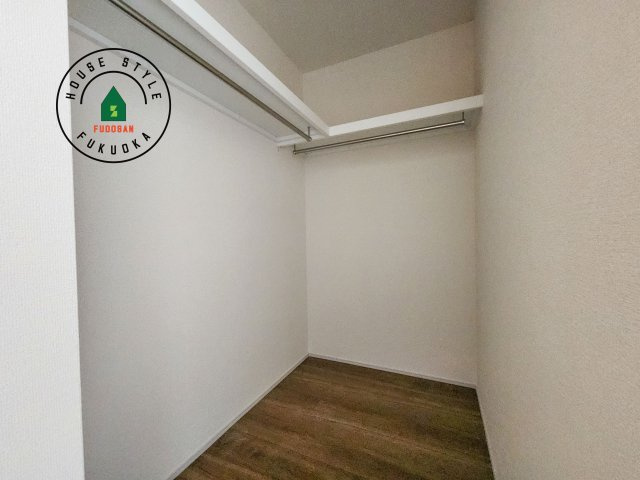 福岡市博多区南八幡町1丁目第1-3棟（1号棟）の収納|洋服や大きな荷物が多い方や人数の多いご家族などは、一般的なクローゼットよりもウォークインクローゼットのほうが使い勝手が良いです。