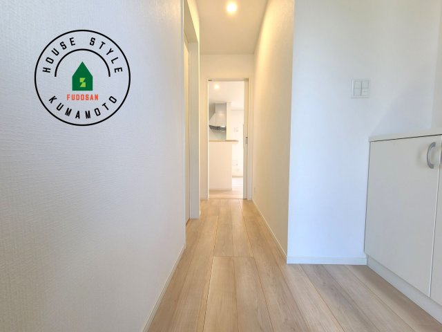 菊池市泗水町吉富第8₋3棟(2号棟)の内観：施工例|平屋はワンフロアしかないため、部屋と部屋の距離が近くなります。 生活音の緩衝材として廊下を活用するのがおすすめです。
