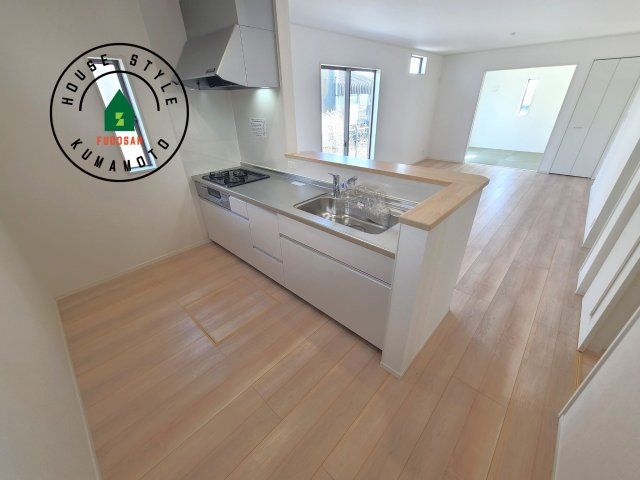 菊池市泗水町吉富第8₋3棟(2号棟)の内観：施工例|忙しい朝でも家族揃って食事をしたいゆとりあるダイニングスペース。