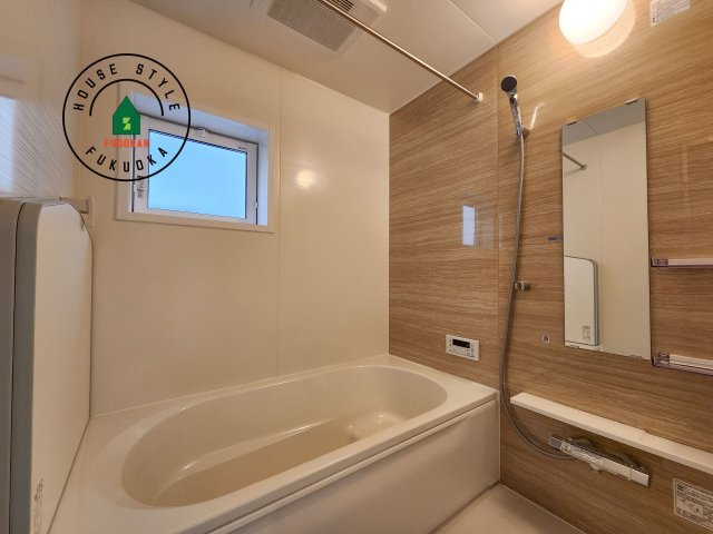福岡市博多区南八幡町1丁目第1-3棟（3号棟）の浴室|1日の疲れを癒してくれる広々バスルーム。雨の日のお洗濯にも大活躍な浴室乾燥機付です！
