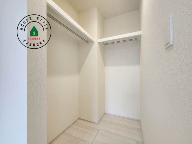 福岡市博多区南八幡町1丁目第1-3棟（3号棟）の収納|洋服や大きな荷物が多い方や人数の多いご家族などは、一般的なクローゼットよりもウォークインクローゼットのほうが使い勝手が良いです。