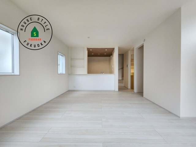 福岡市博多区南八幡町1丁目第1-3棟（3号棟）の居間・リビング|キッチンからリビングをしっかり確認できます。家族の笑顔があふれる空間になりそうですね。