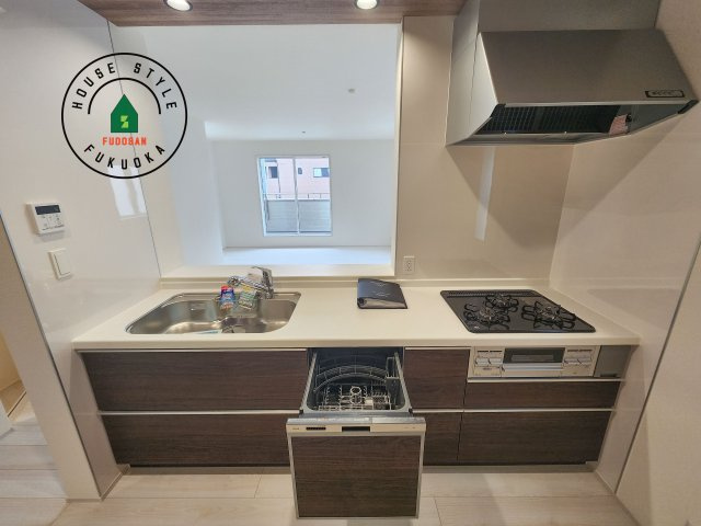 福岡市博多区南八幡町1丁目第1-3棟（3号棟）のキッチン|ご家族を近くに感じられる対面キッチンのLDK。会話もはずみそうですね。