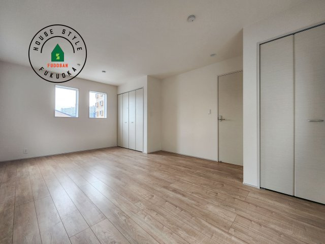 福岡市博多区南八幡町1丁目第1-3棟（2号棟）の寝室|主寝室には収納力に優れたクローゼットがありますので、お部屋もすっきり片付きます。