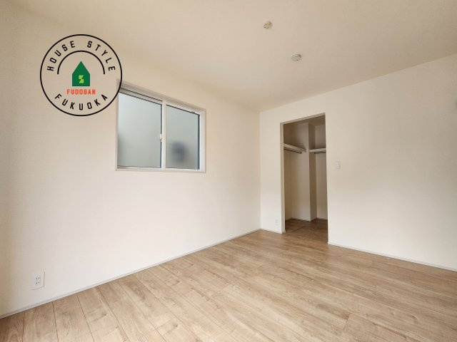 福岡市博多区南八幡町1丁目第1-3棟（2号棟）の洋室|採光良好な洋室は全居室、複層ガラスの遮熱効果と断熱効果で、一年中快適に過ごせます。