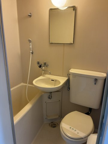 プラーズ南幸町Ⅰのトイレ|落ち着いた色調のトイレです