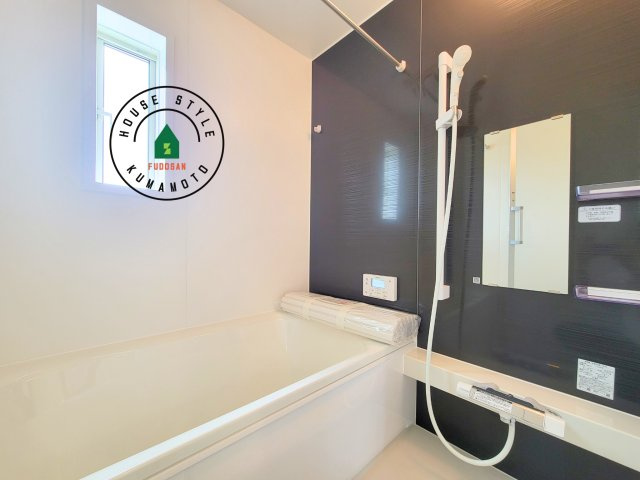 菊池市泗水町吉富第8₋3棟(3号棟)の内観：施工例|浴室は一日の疲れを癒す場所だから、家族みんながゆったりできる快適設計。追い炊き機能付きオートバス。安定した温度で、いつでも快適に入浴できます。