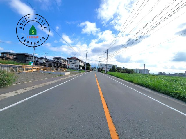 菊池市泗水町吉富第8₋3棟(3号棟)の前面道路含む現地写真|前面道路です。

