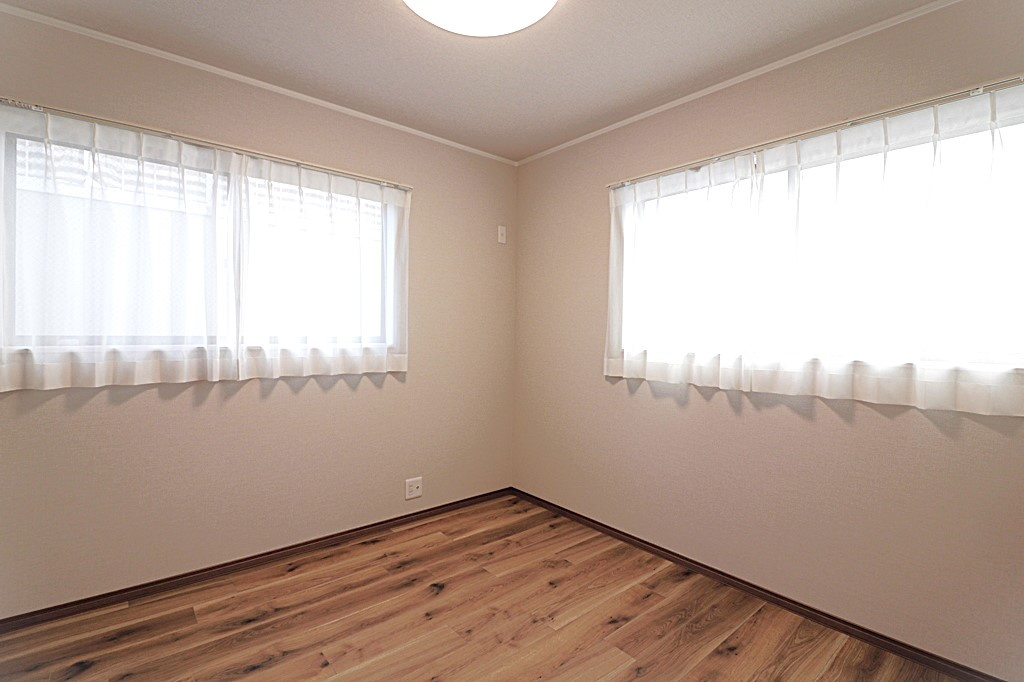 神戸市灘区記田町4丁目中古戸建の洋室