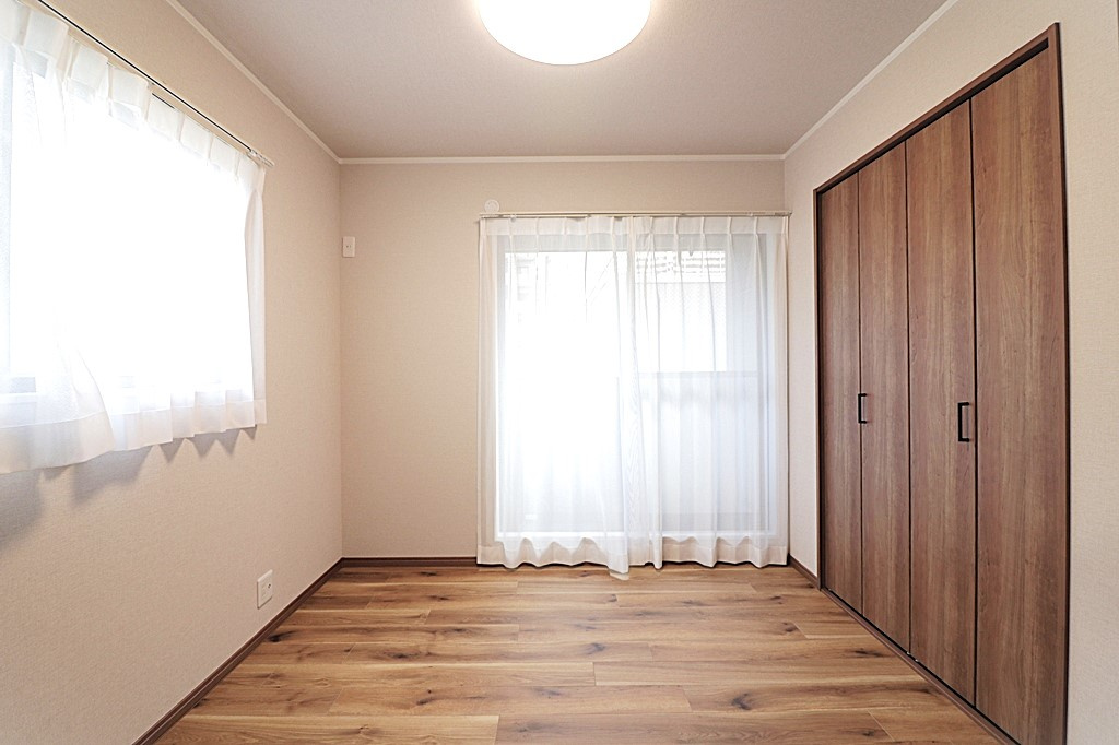 神戸市灘区記田町4丁目中古戸建の洋室