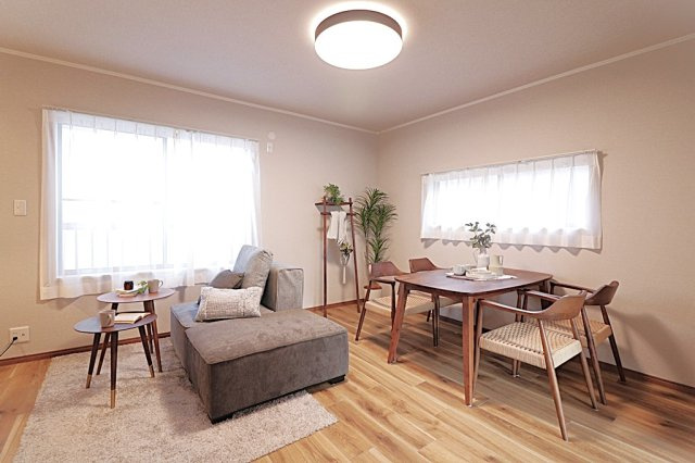 神戸市灘区記田町4丁目中古戸建の居間・リビング