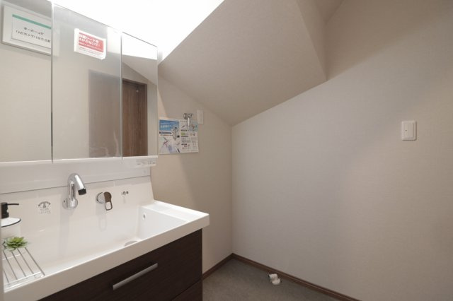 神戸市灘区記田町4丁目中古戸建の独立洗面台