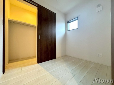 【居間・リビング】 | REGALEST上小田井 | こちらの居間で趣味の時間をお楽しみください