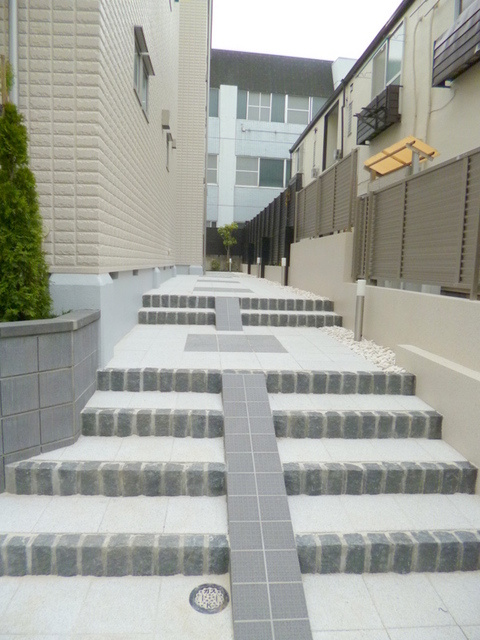 新宿区富久町の賃貸マンションのエントランス|☆アプローチ☆