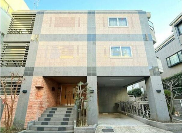 サウダージ自由が丘のエントランス