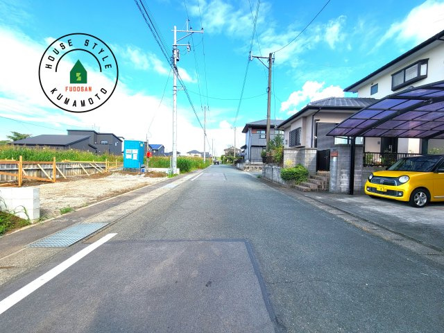菊池市泗水町吉富第8₋3棟(1号棟)の前面道路含む現地写真|前面道路です。
