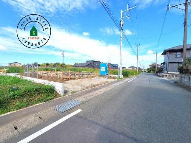 菊池市泗水町吉富第8₋3棟(1号棟)の前面道路含む現地写真|見学の時間などお気軽にお問い合わせ下さい。