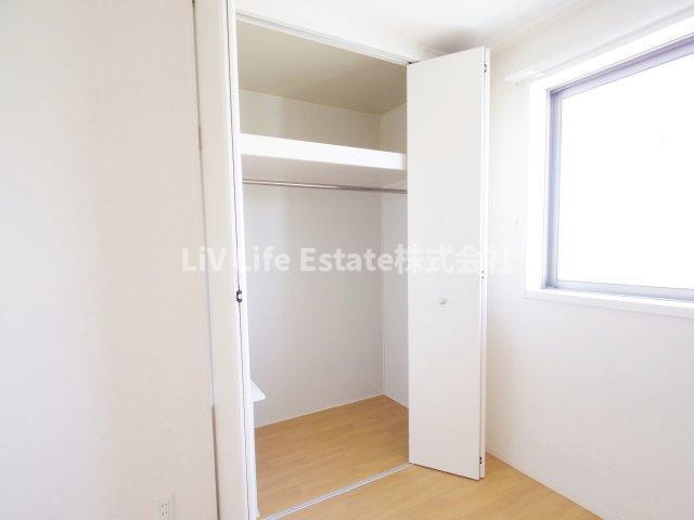 小平市小川町１丁目のテラスの収納