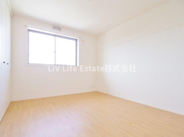 小平市小川町１丁目のテラスの洋室