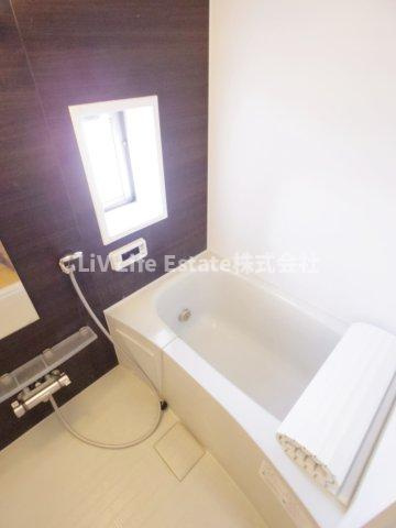 小平市小川町１丁目のテラスの浴室