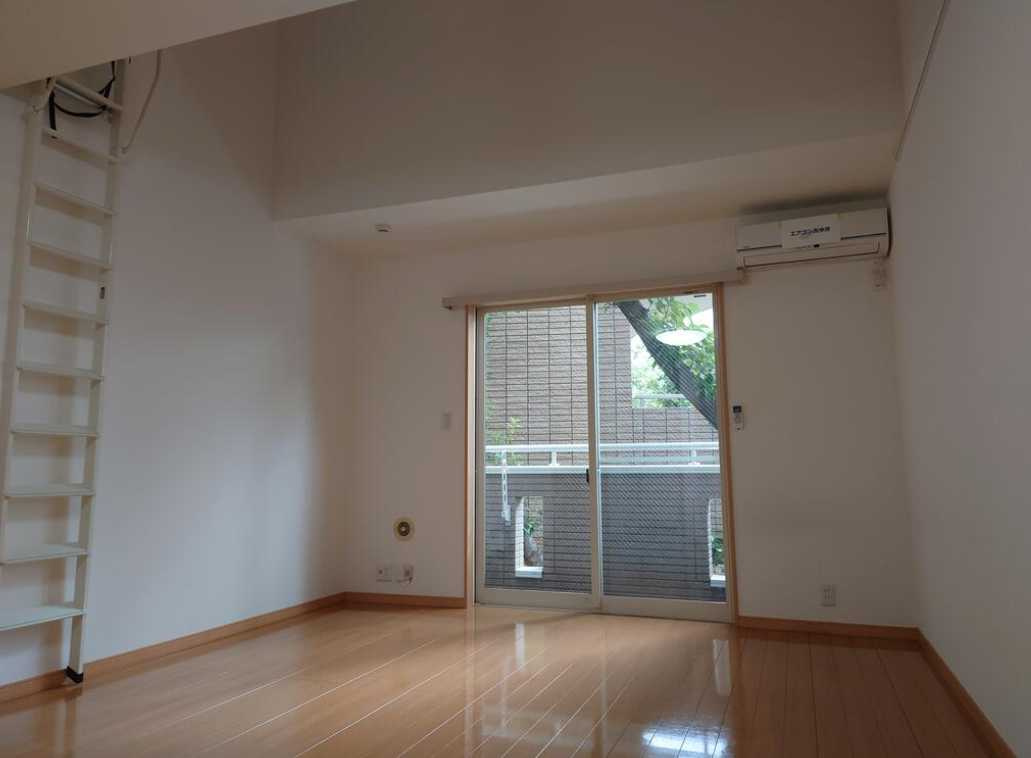 Wise Court　独立洗面台　最上階　オートロックの内装