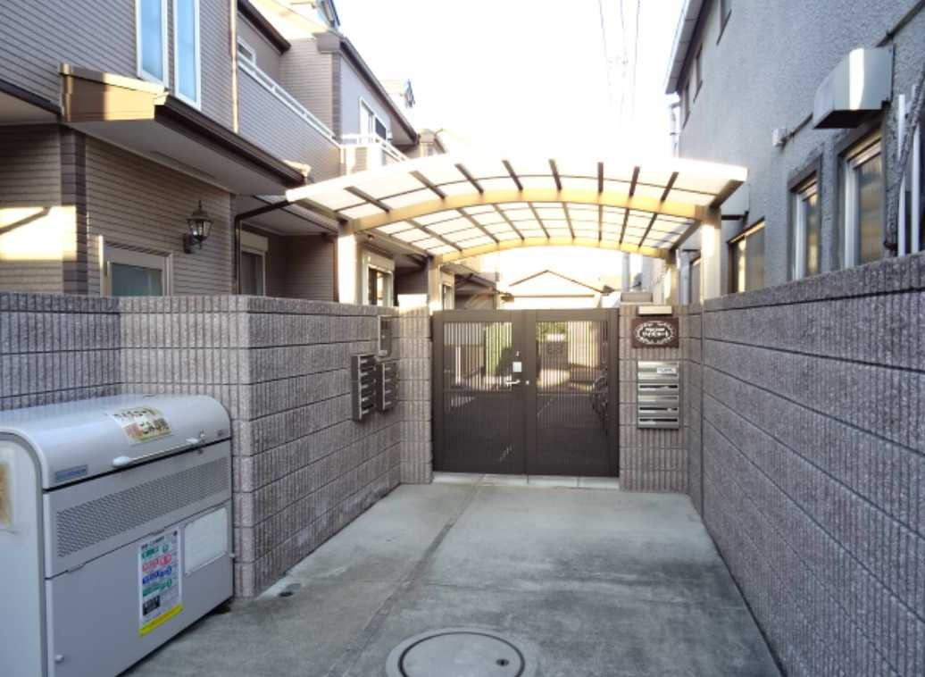 Wise Court　独立洗面台　最上階　オートロックのエントランス