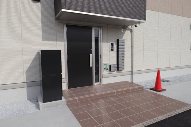 D-ROOM＋津福今町のエントランス|オートロック付きで安心です★