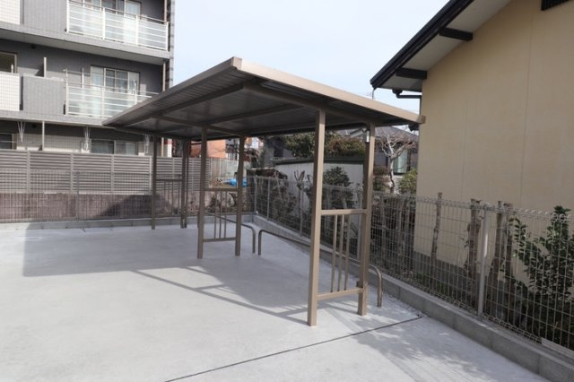 D-ROOM＋津福今町のその他共用部分|駐輪場に自転車も停められます♪