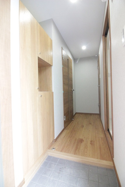 ユーミー元町の玄関|シューズボックス付きの玄関です☆